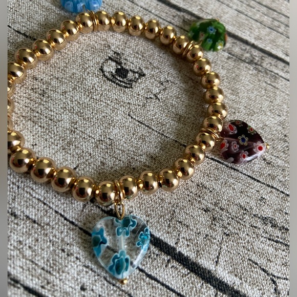 New in box. Stretchy beaded bracelet with 5 millefiori heart charms in colors - Picture 16 of 16